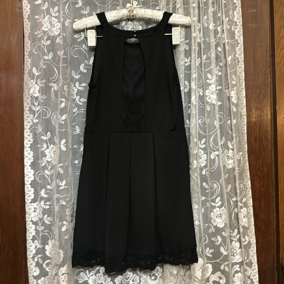Rewind black Lacey dress with partial open back size large - Picture 4 of 4